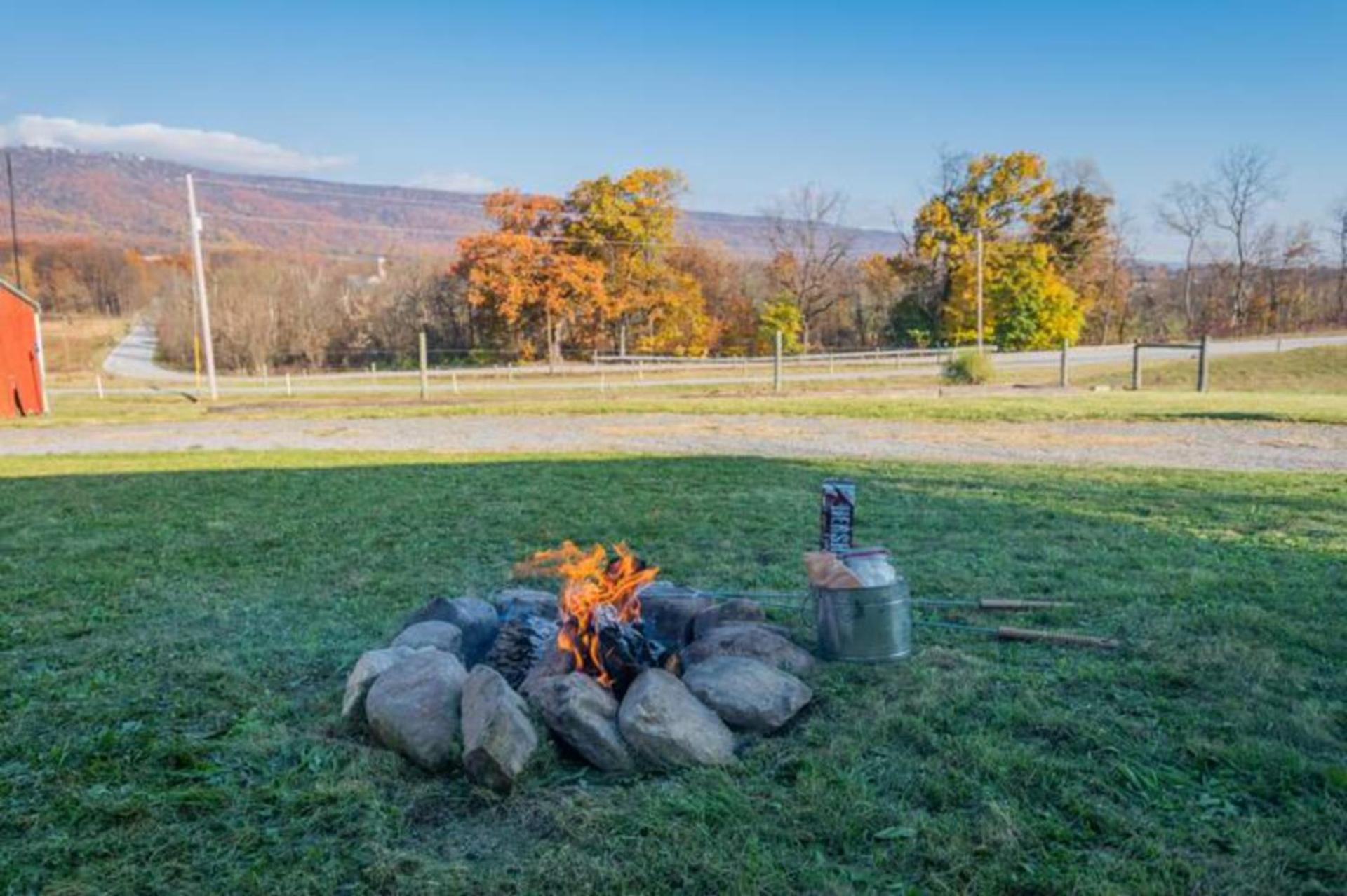 Oakbend Cottage + Fire Pit Newville Exterior photo